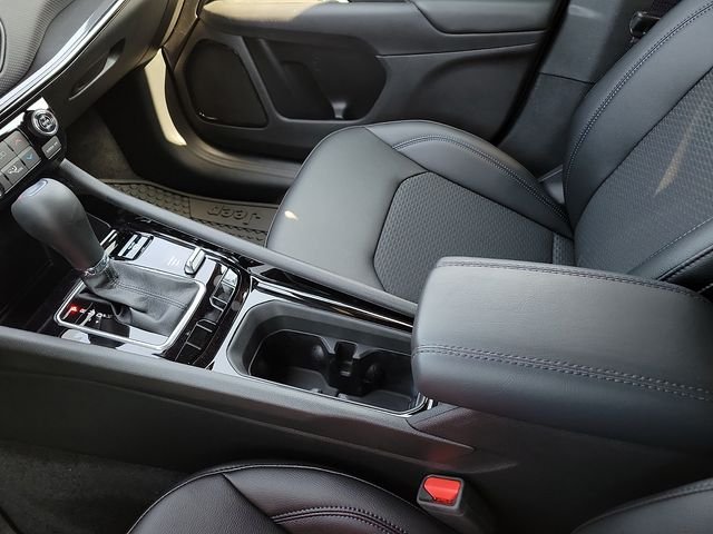 New 2026 Diamond Black Crystal Pearlcoat Jeep Latitude image 20