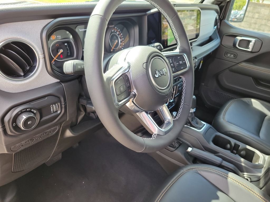 2025 Jeep Wrangler 4-Door Sahara - Photo 19