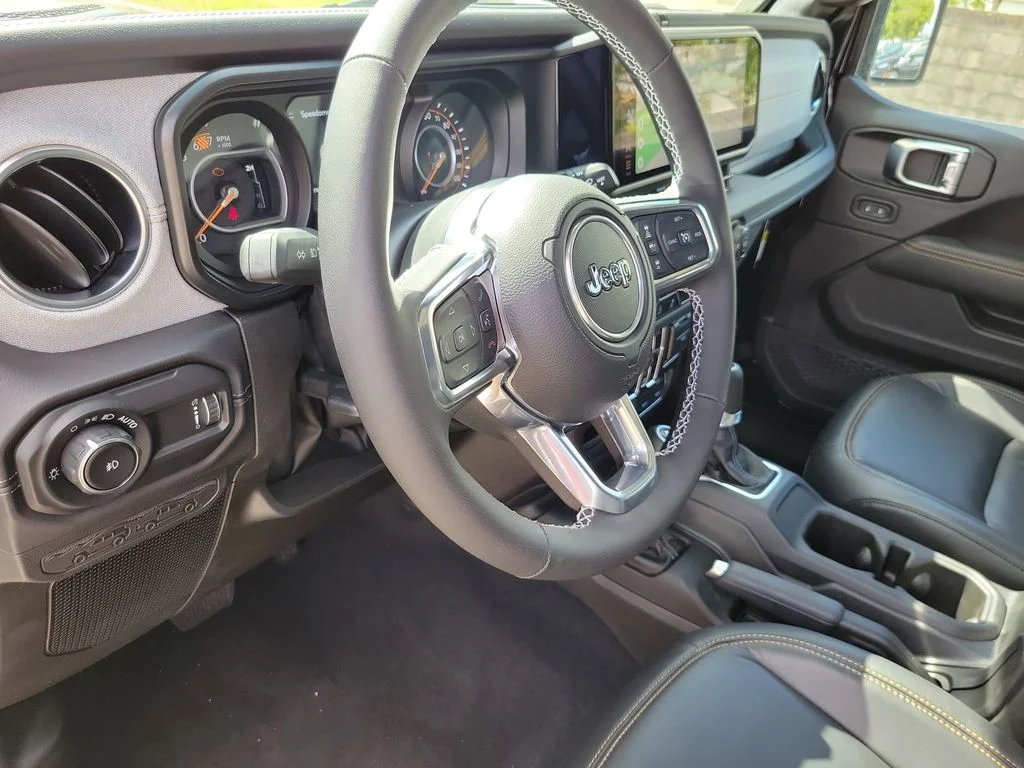 2025 Jeep Wrangler 4-Door Sahara - Photo 19