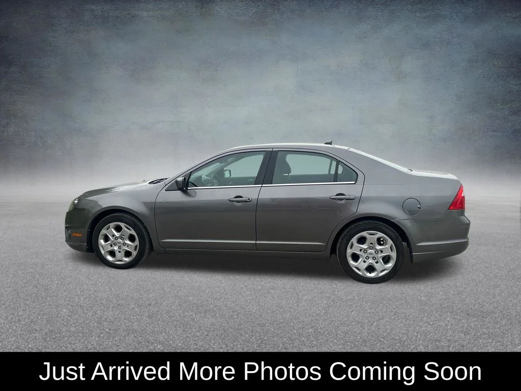 Used 2010 Sterling Gray Metallic Ford SE image 2