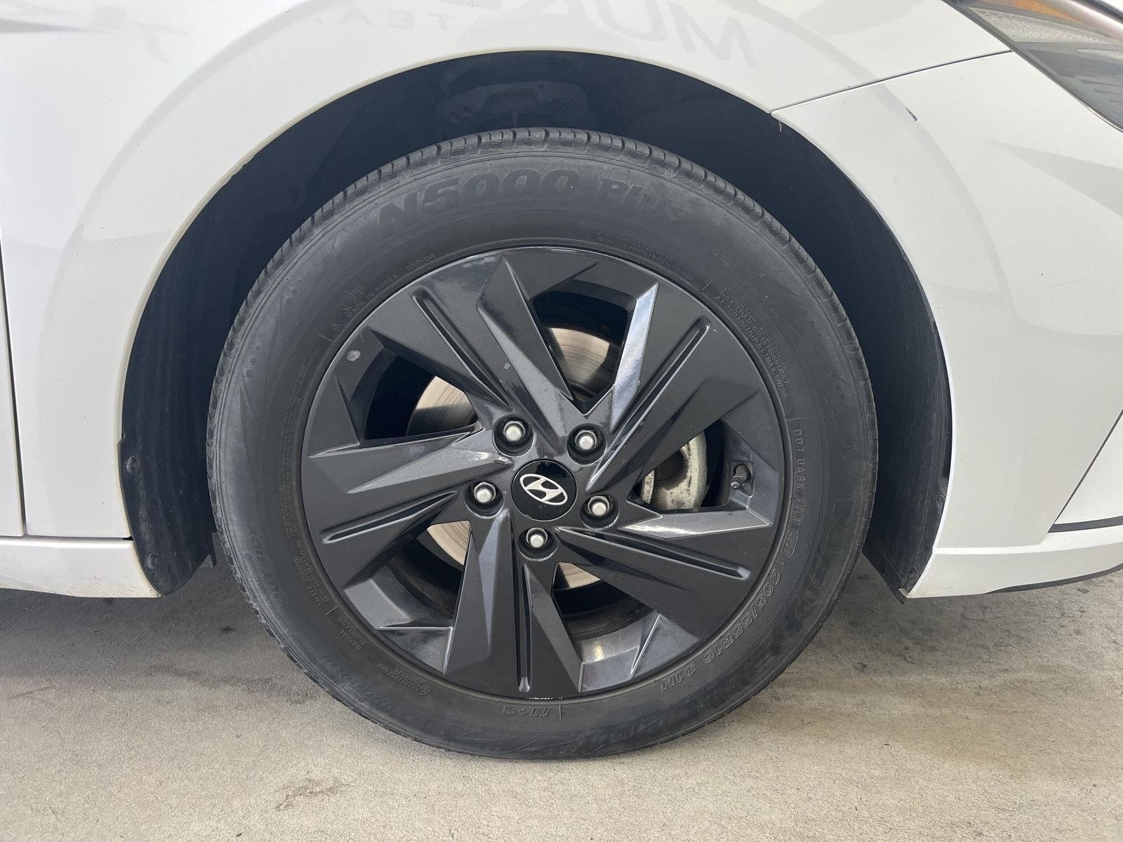 Used 2023 Quartz White Hyundai SEL image 8