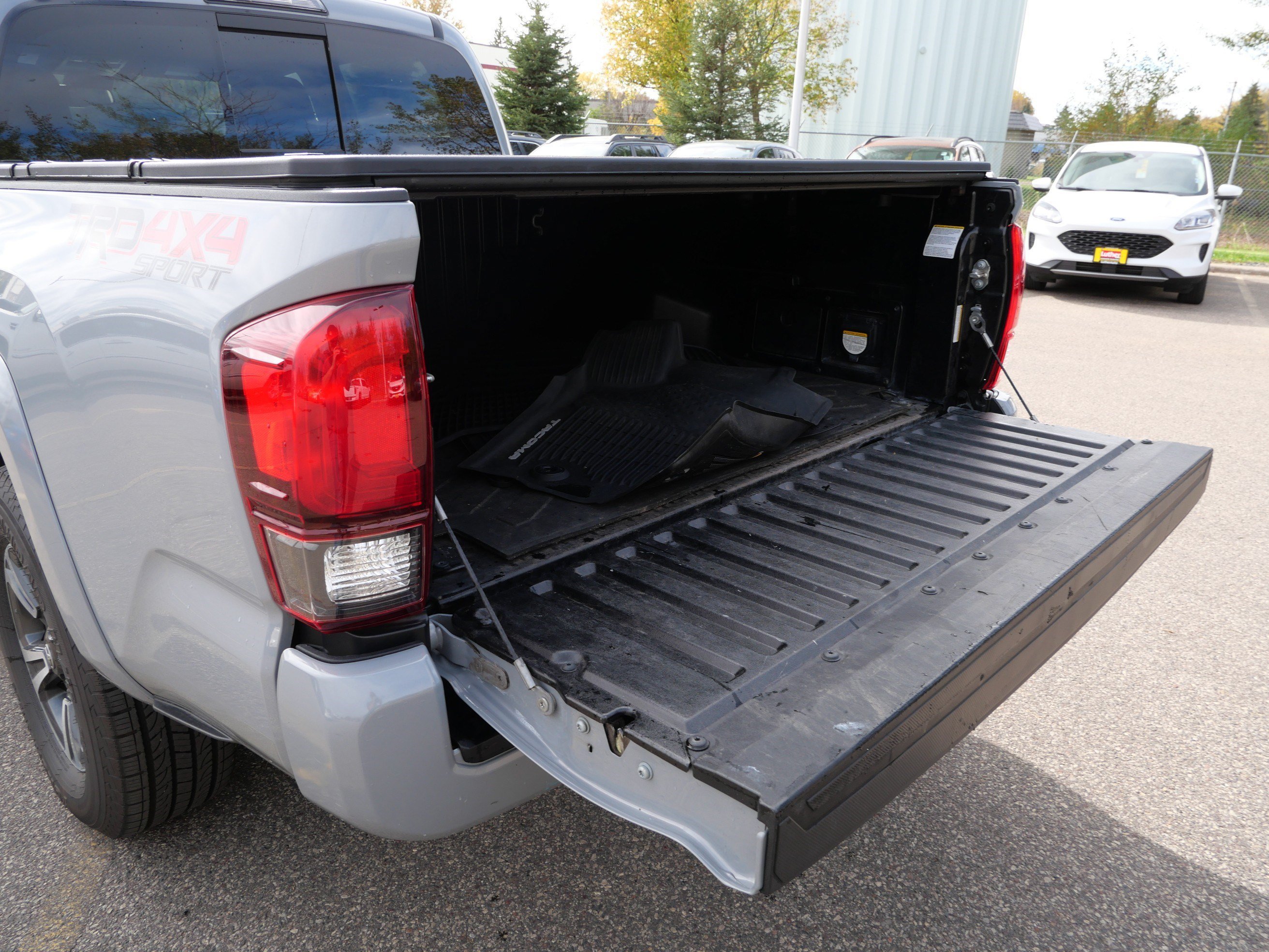 Used 2018 Magnetic Gray Metallic Toyota SR5 image 18