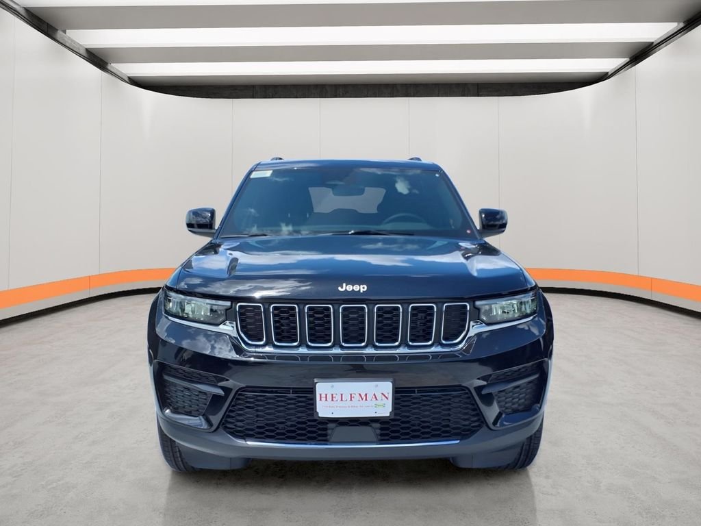 New 2026 Diamond Black Crystal Pearlcoat Jeep Laredo X image 5