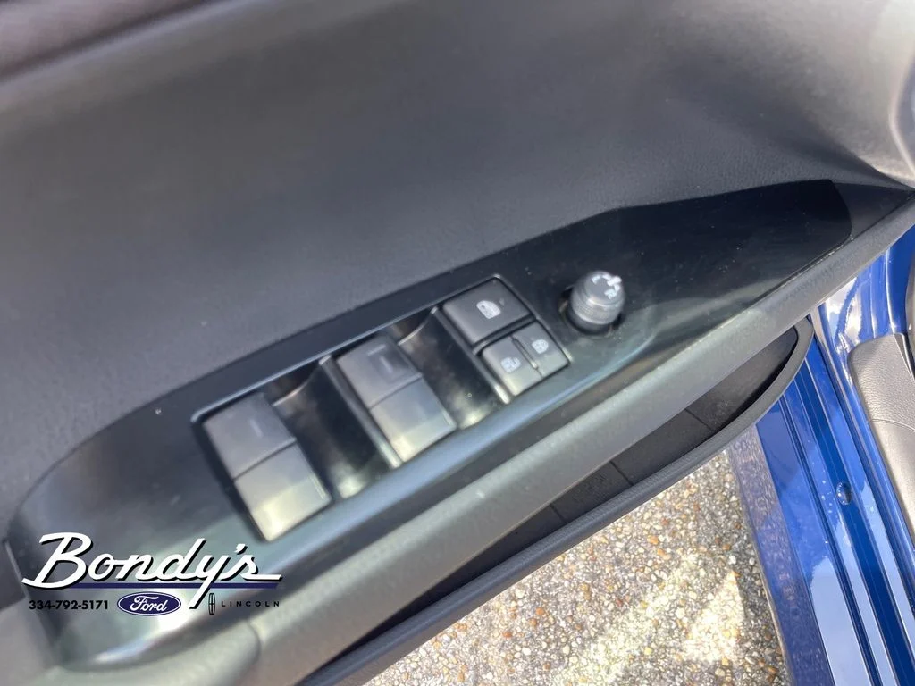 2025 Toyota Camry LE - Photo 8