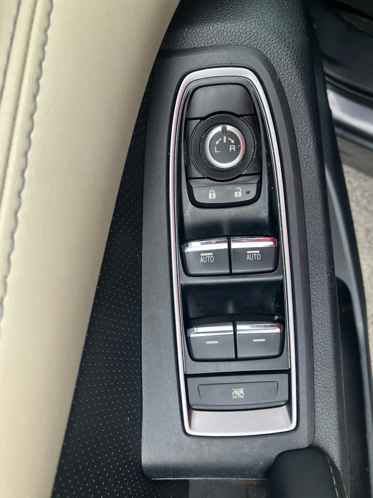 Used 2019 Magnetite Gray Metallic Subaru Limited image 13