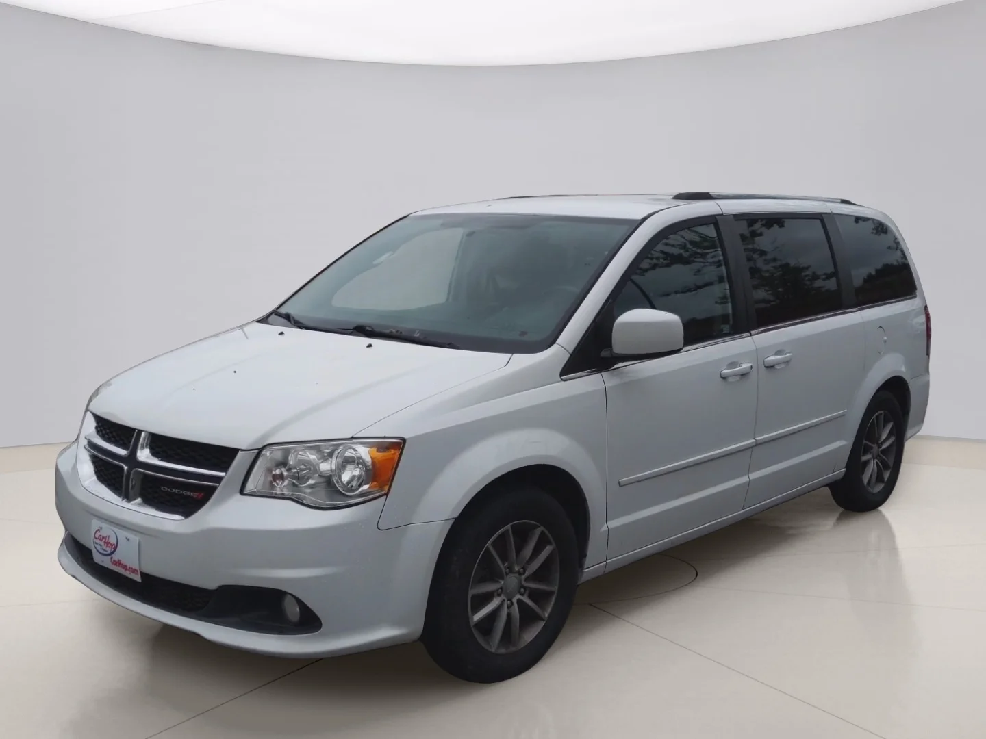 Used 2015 White Dodge SXT image 1