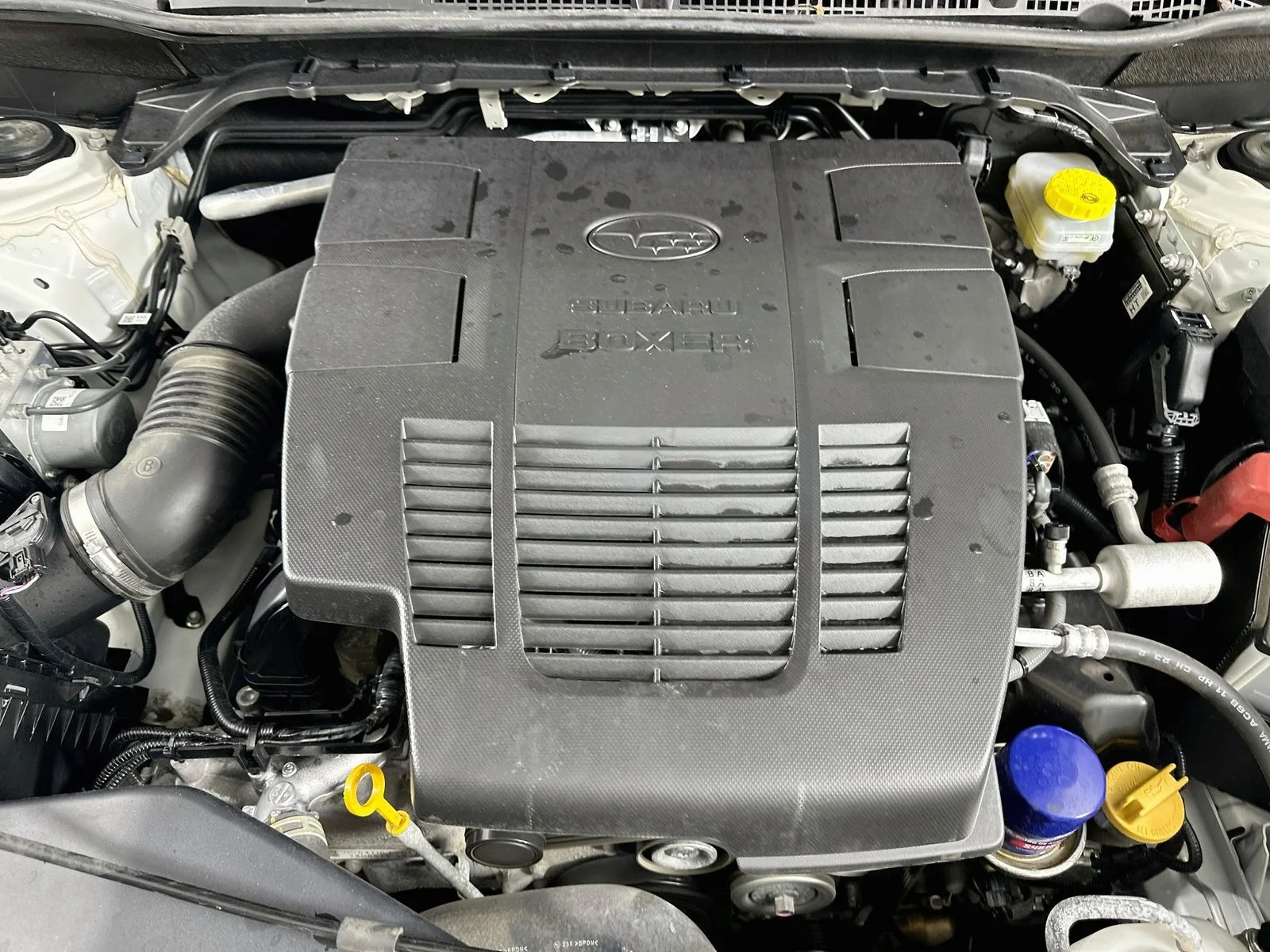 Used 2024 White Subaru  image 13