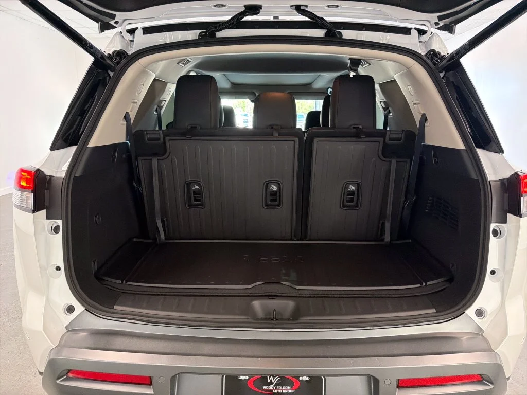 New 2026 Everest White Pearl TriCoat Nissan Platinum image 8