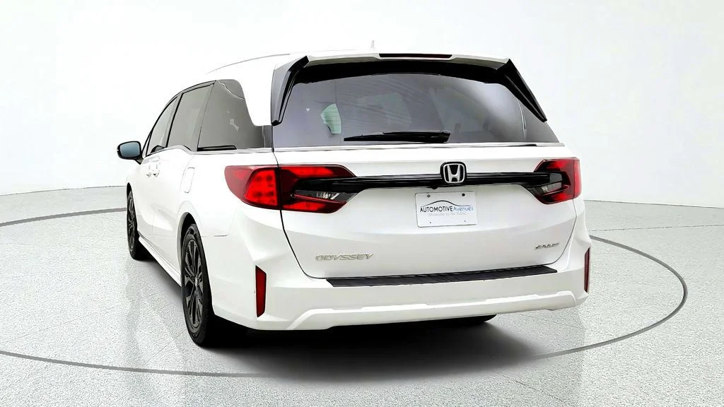 Used 2025 Platinum White Pearl Honda Sport-L Automatic image 6