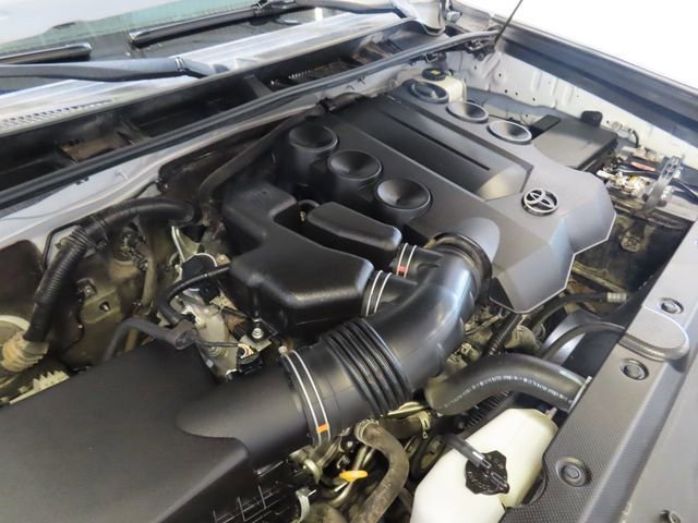 Used 2018 White Toyota SR5 Premium image 35