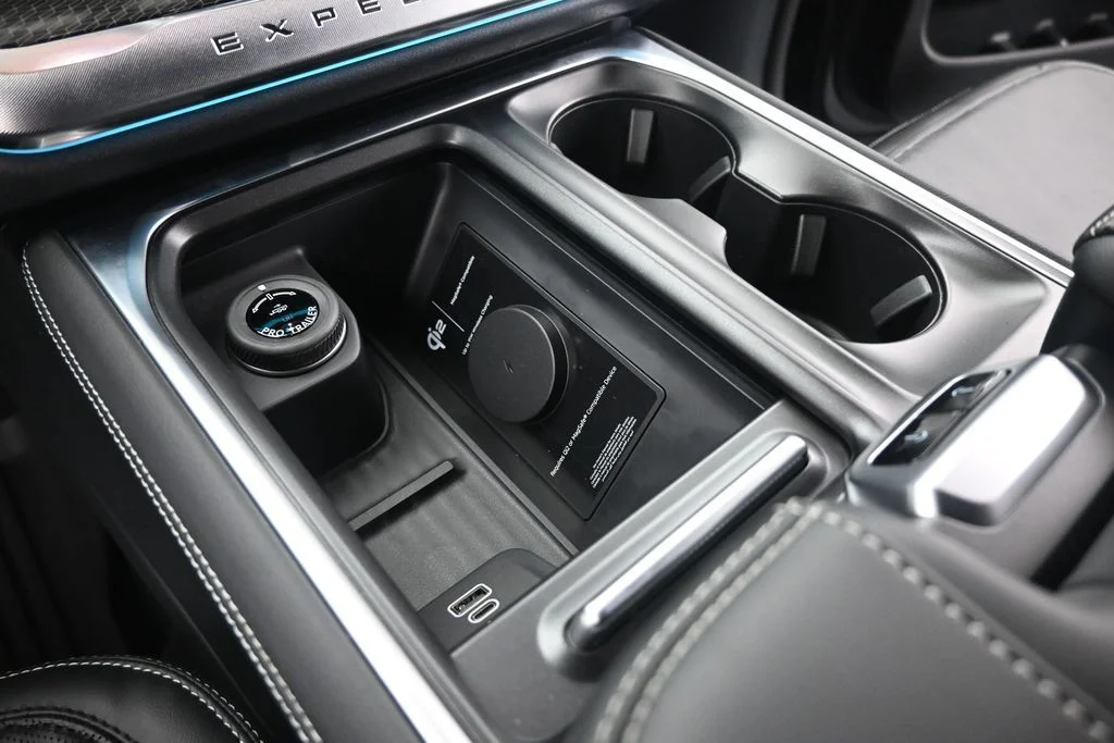 New 2027 Agate Black Metallic Ford Platinum image 17