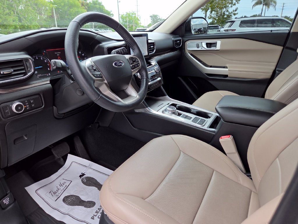 Used 2021 White Metallic Ford Limited image 31