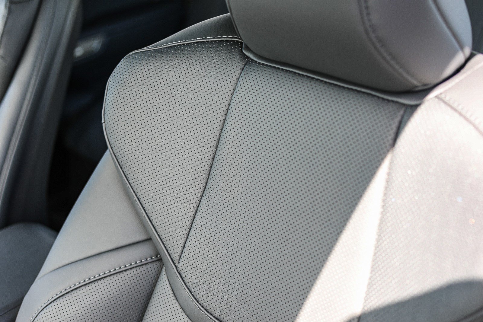 New 2026 Iridium Lexus ES 500e PREMIUM AWD image 32
