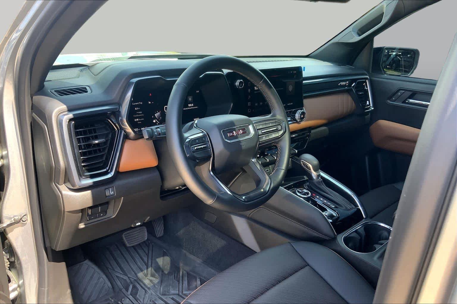 Used 2025 Sterling Metallic GMC 4WD AT4 image 16