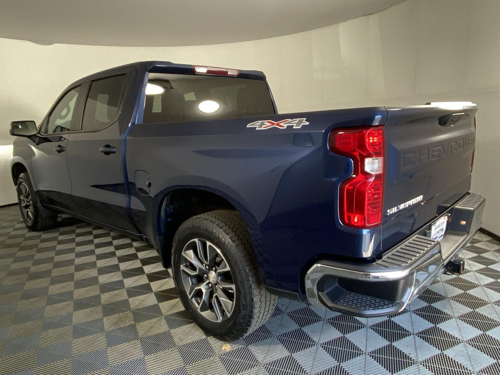 Used 2023 Northsky Blue Metallic Chevrolet LT image 15