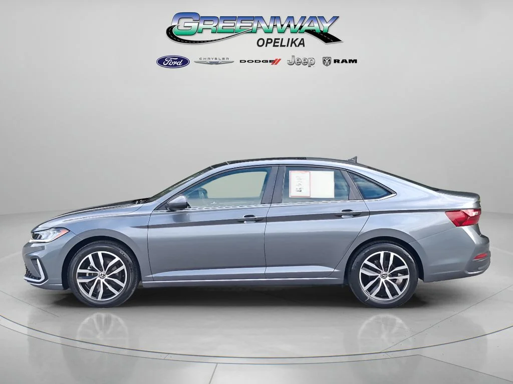 Used 2025 Platinum Gray Metallic Volkswagen 1.5T SE image 4
