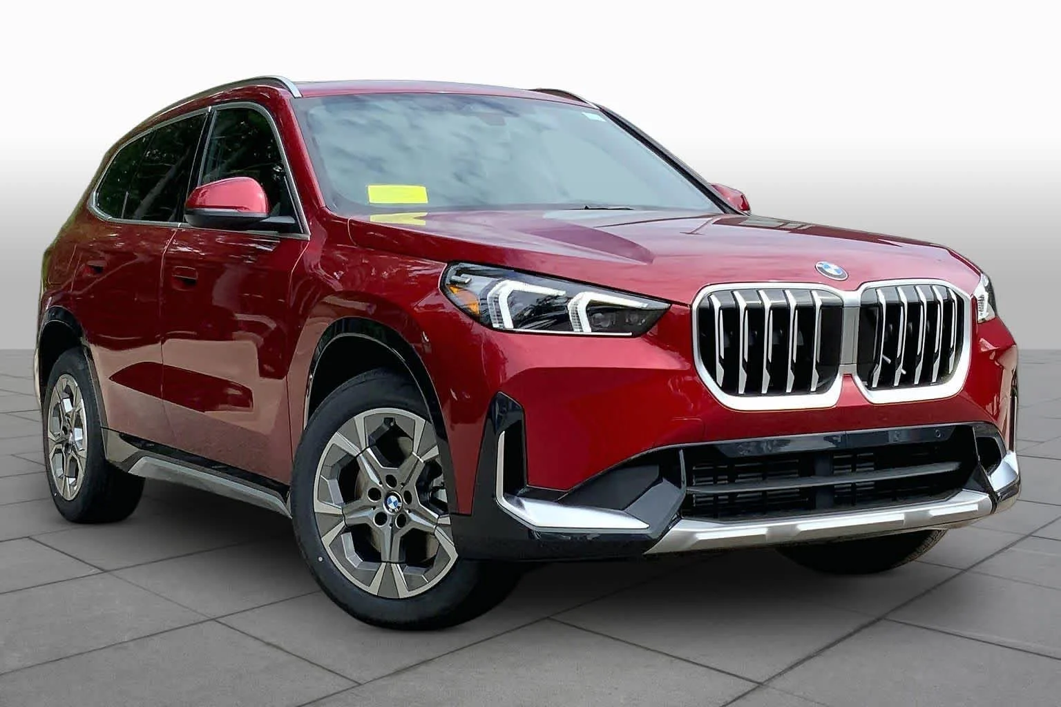 New 2026 Vegas Red Metallic BMW xDrive28i image 2