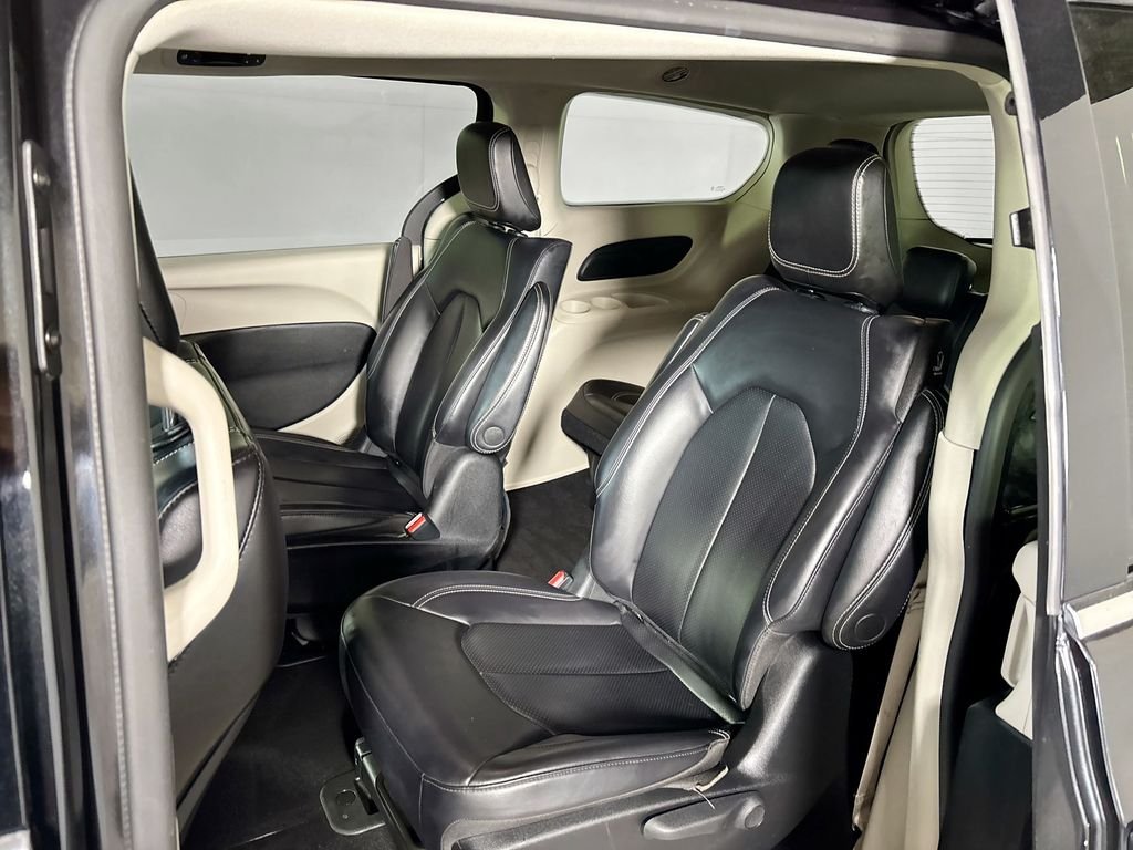 Used 2023 Black Chrysler Touring L image 18