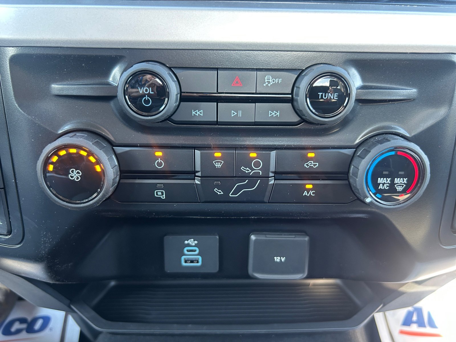 New 2026 Carbonized Gray Metallic Ford XLT image 15
