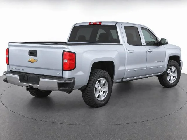 Used 2016 SILVER ICE METALLIC Chevrolet LT image 3