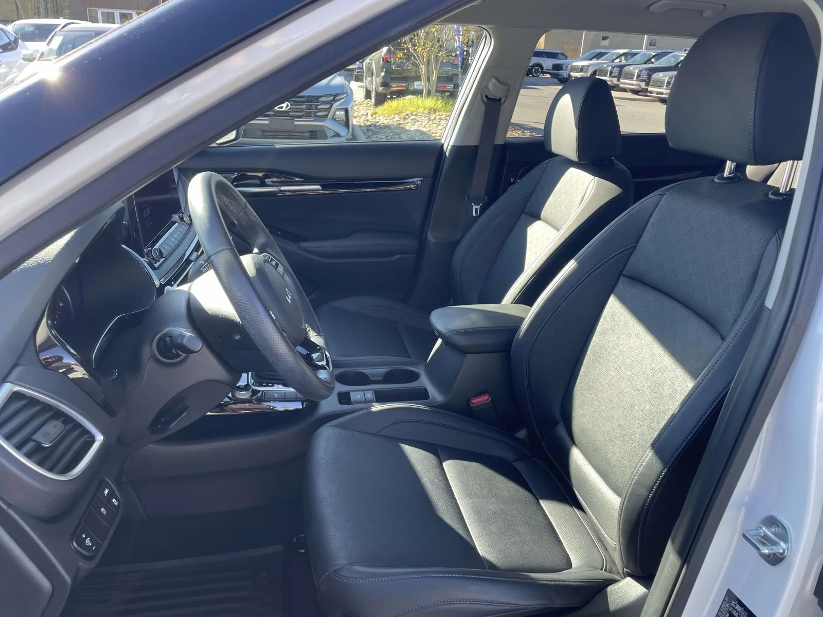 Used 2023 Snow White Pearl Kia SX image 8