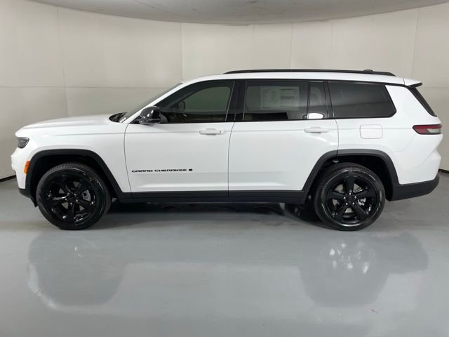 New 2025 Bright White Clear-Coat Exterior Paint Jeep Limited image 5