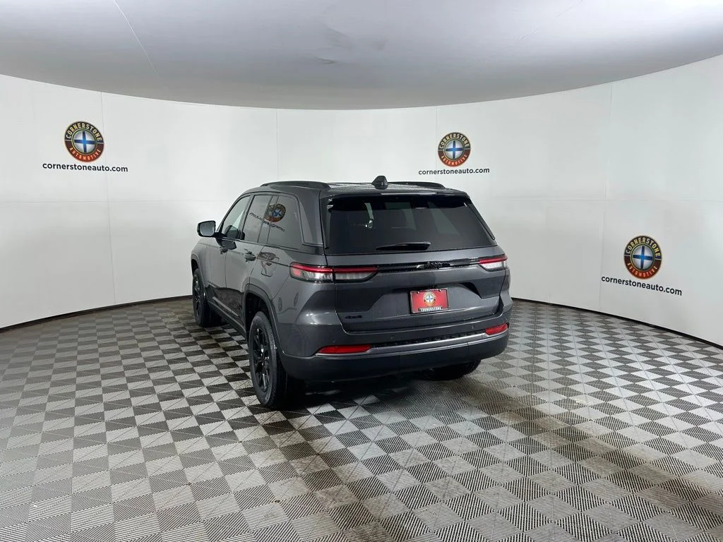 New 2026 Baltic Gray Metallic Clear-Coat Exterior Paint Jeep Altitude image 20