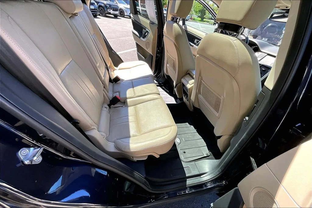 Used 2019 Loire Blue Metallic Land Rover HSE image 29