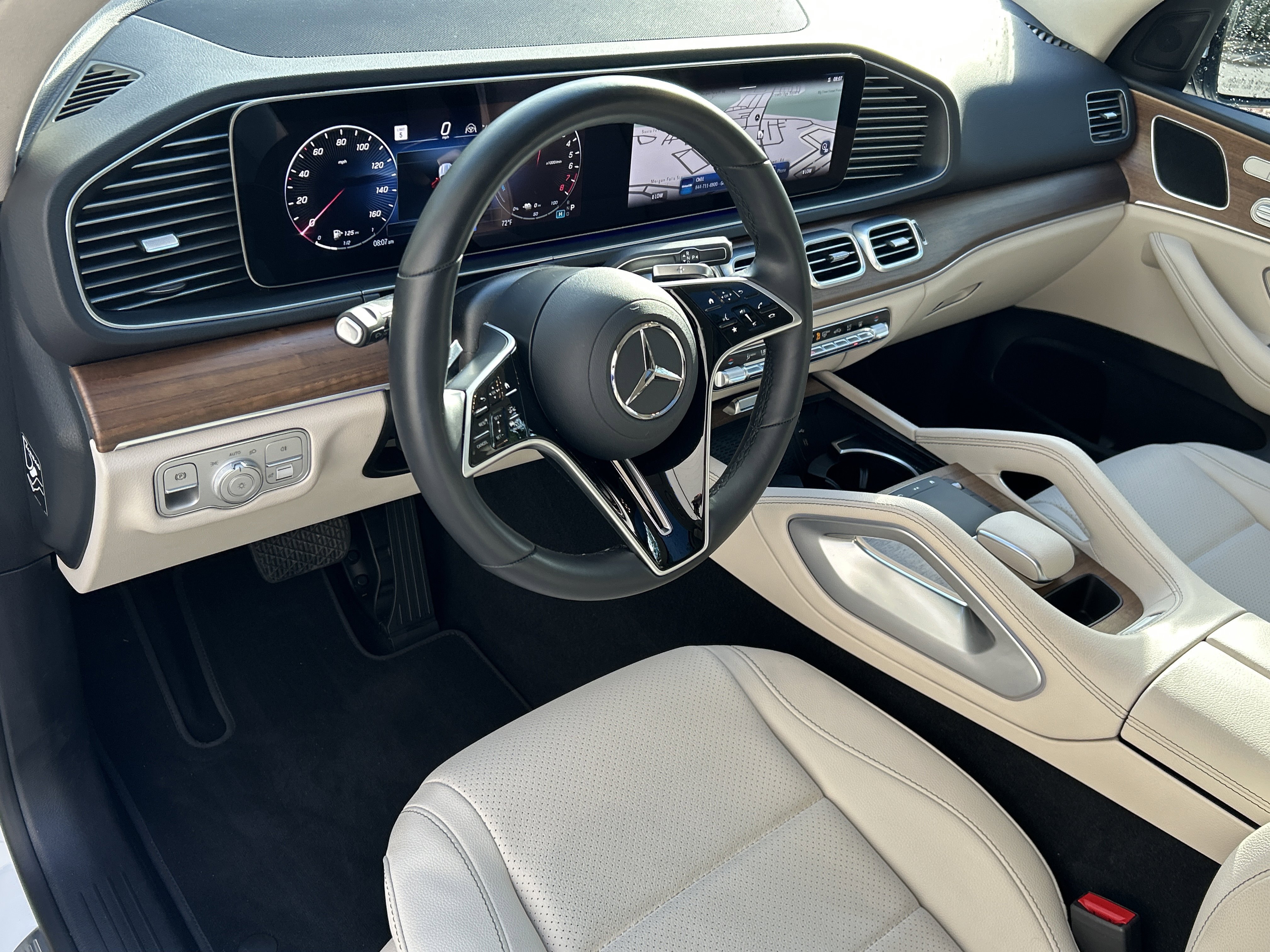 Certified Used 2025 Polar White Mercedes-Benz GLE 450e 4MATIC® SUV image 32