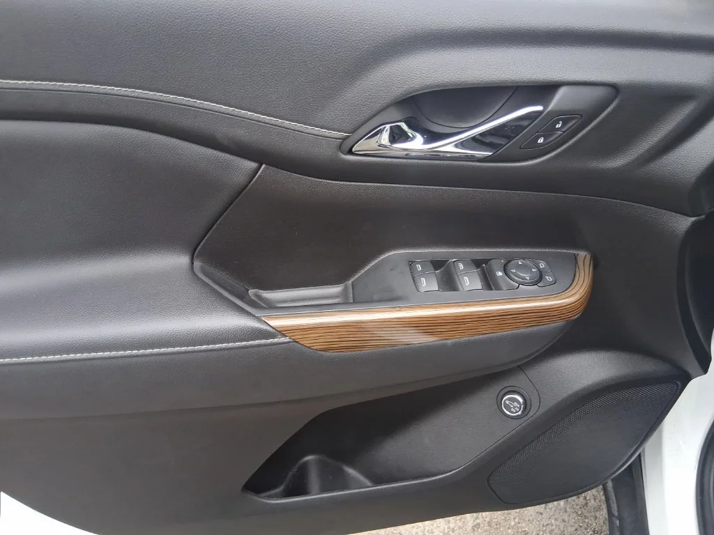 Used 2022 White GMC SLE image 10