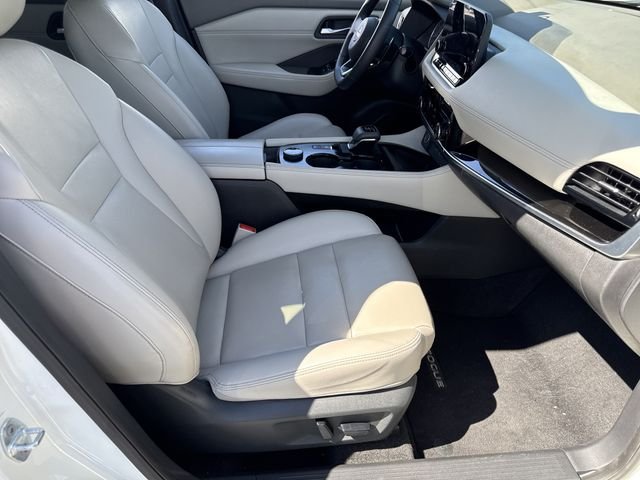 Used 2023 White Nissan SL image 27