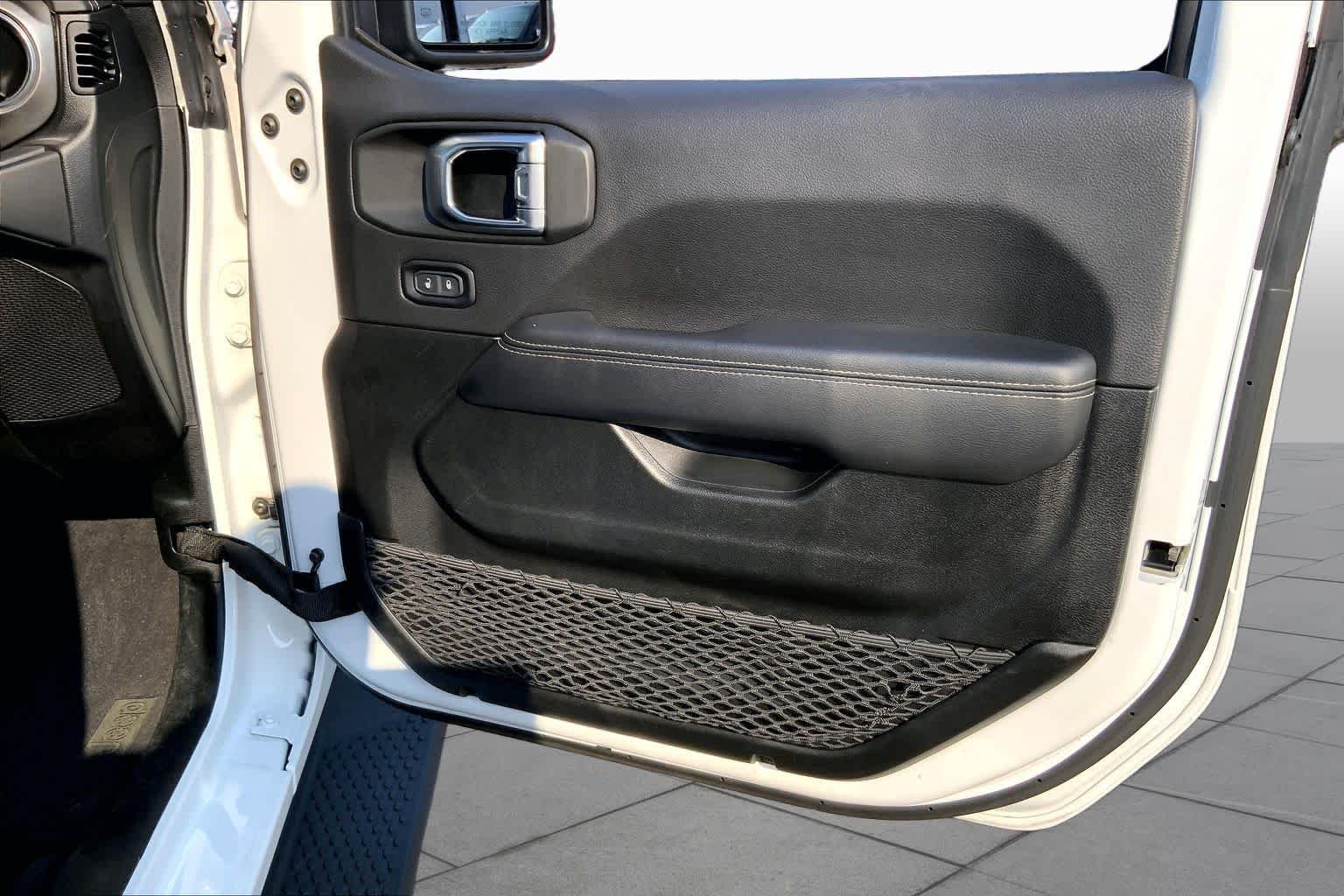Used 2021 Bright White Clearcoat Jeep Unlimited Sahara image 21