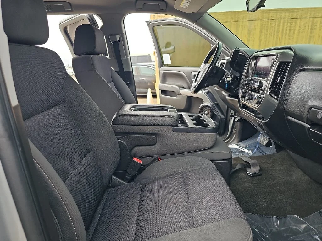 Used 2018 Silver Chevrolet LT image 10