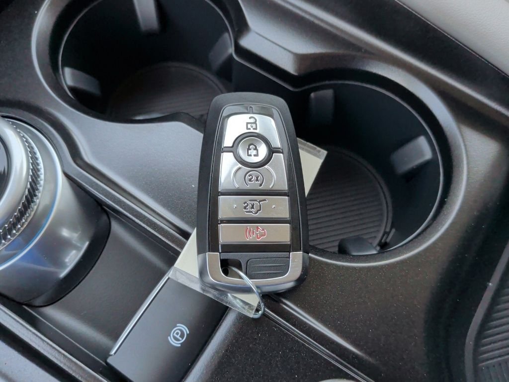 New 2026 Space White Metallic Ford Active image 49