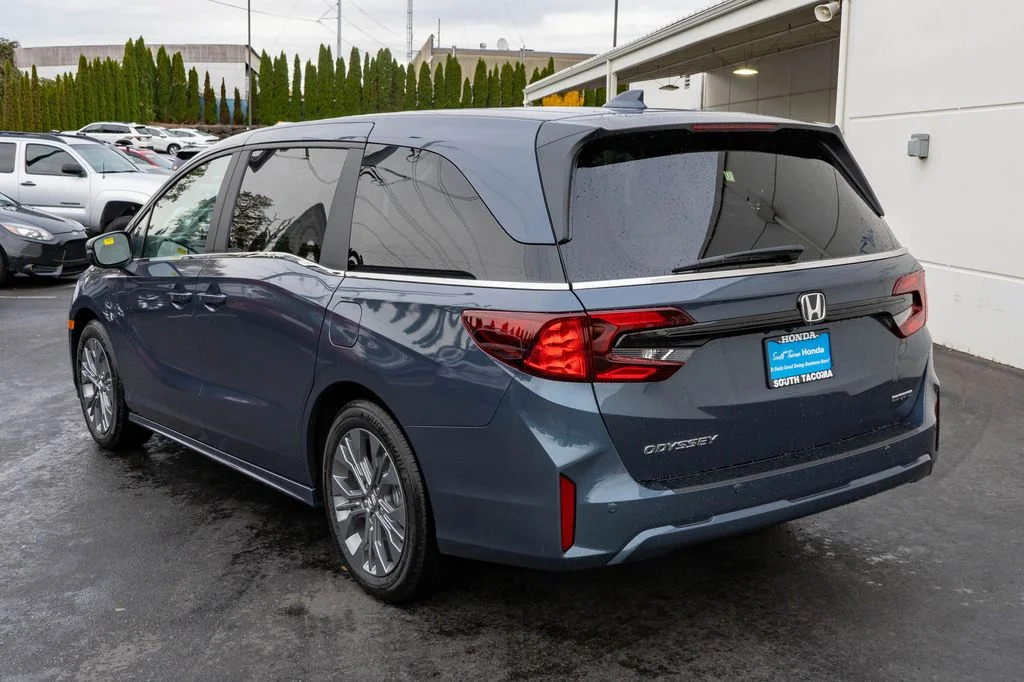 New 2026 Smoke Blue Pearl Honda Touring image 8