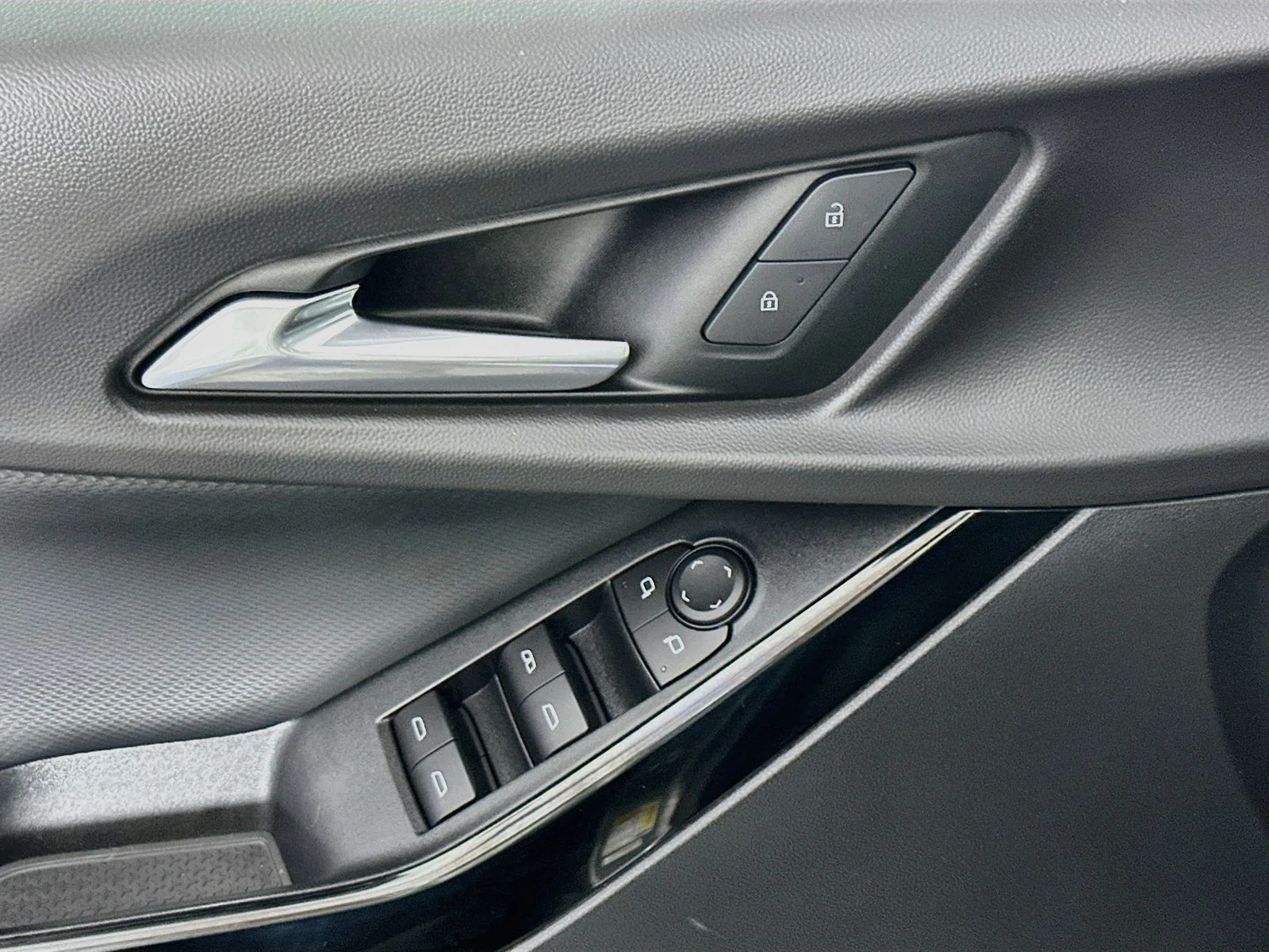 Used 2025 Sterling Gray Metallic Chevrolet LT image 19