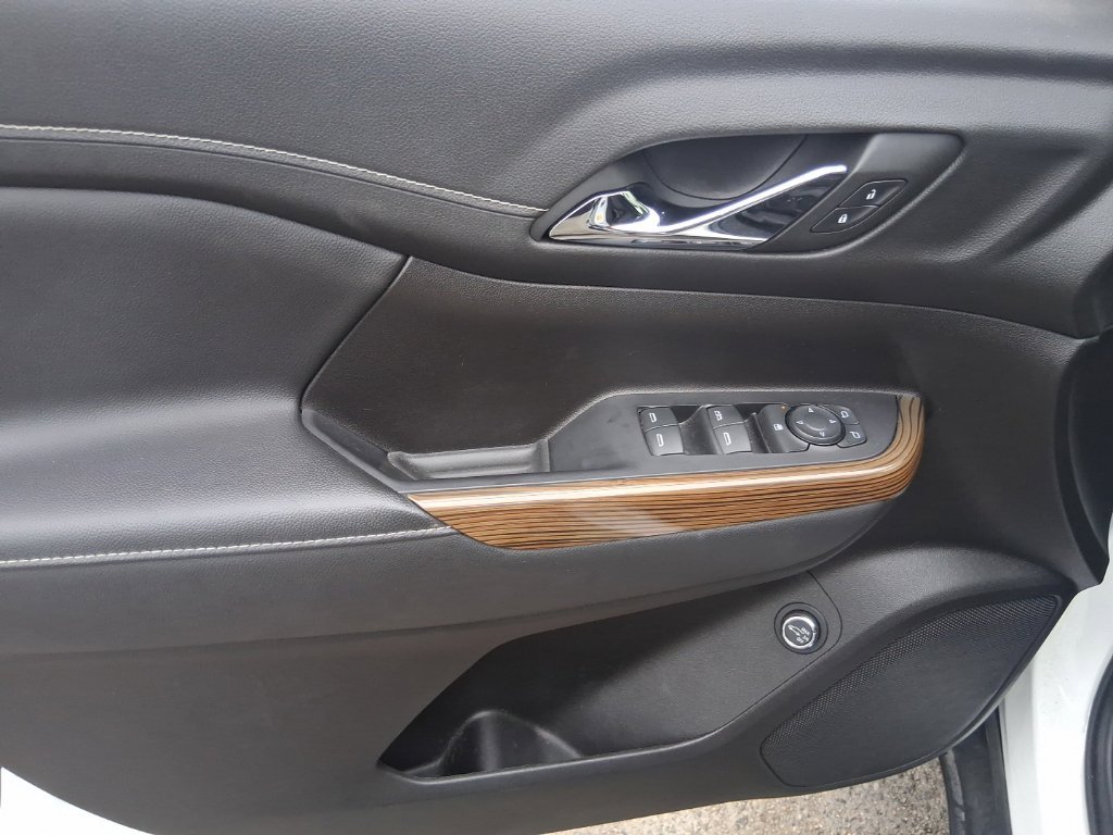 Used 2022 White GMC SLE image 10
