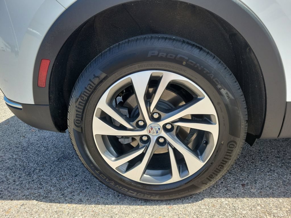 Used 2023 Summit White Buick Essence image 5