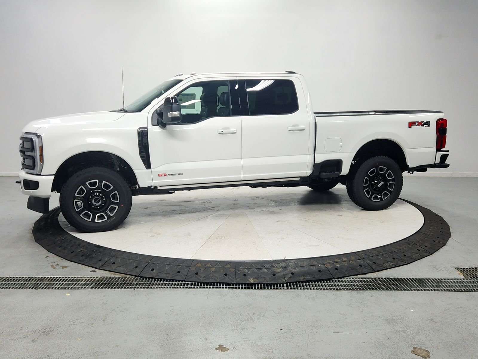 2026 Ford F-350 Super Duty Platinum - Photo 4