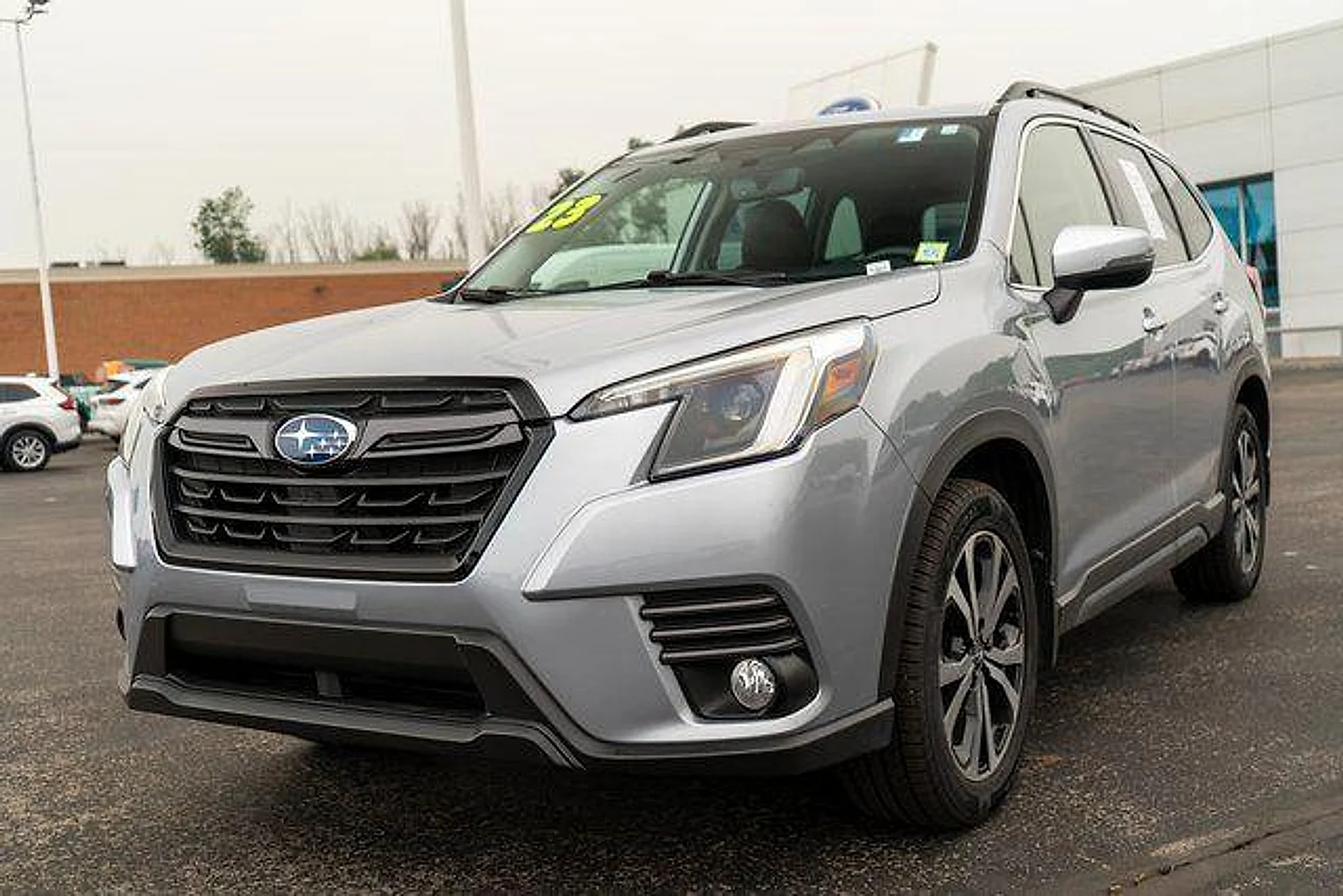 Used 2023 Ice Silver Metallic Subaru Limited image 2