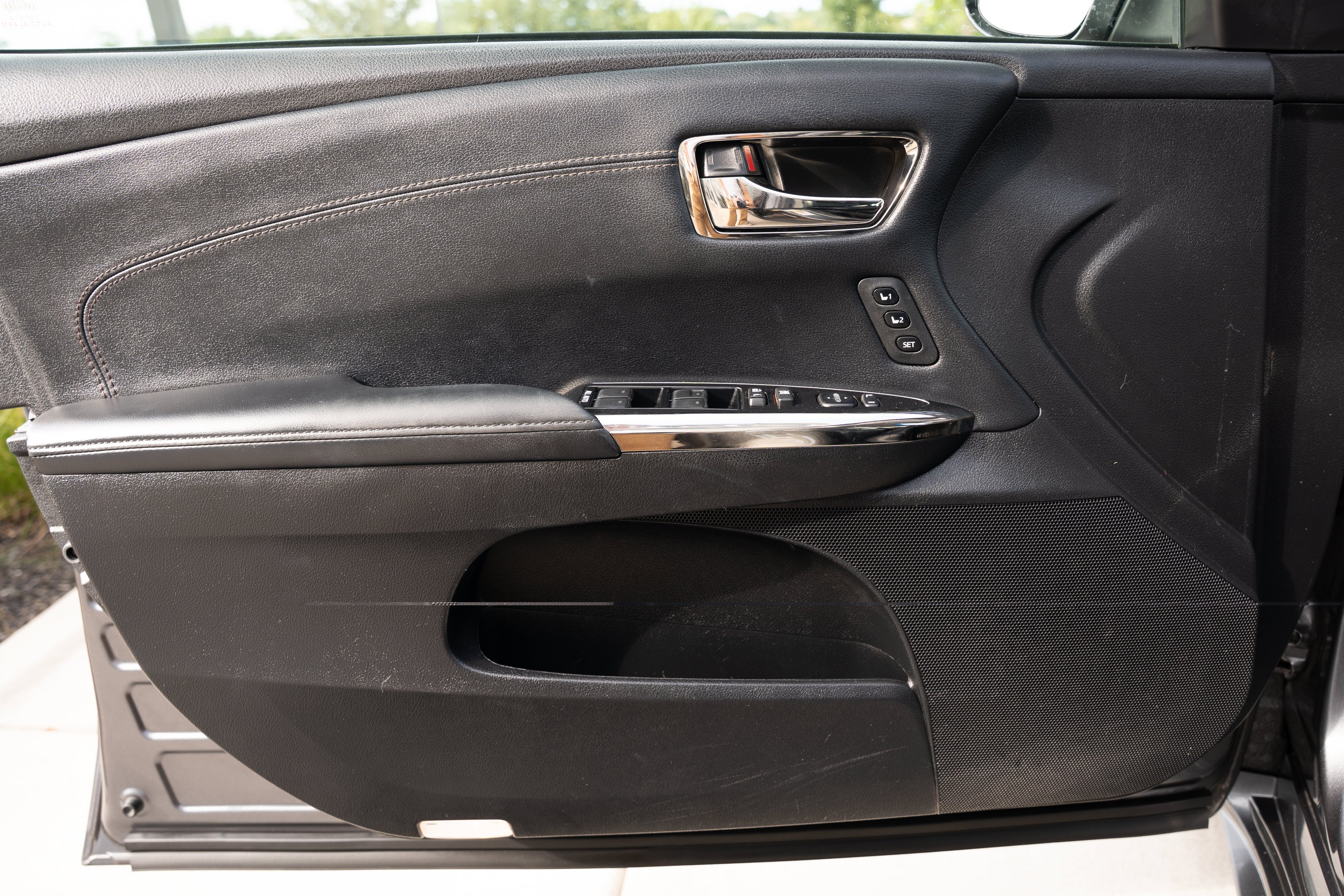 Used 2015 Magnetic Gray Metallic Toyota XLE Touring image 16