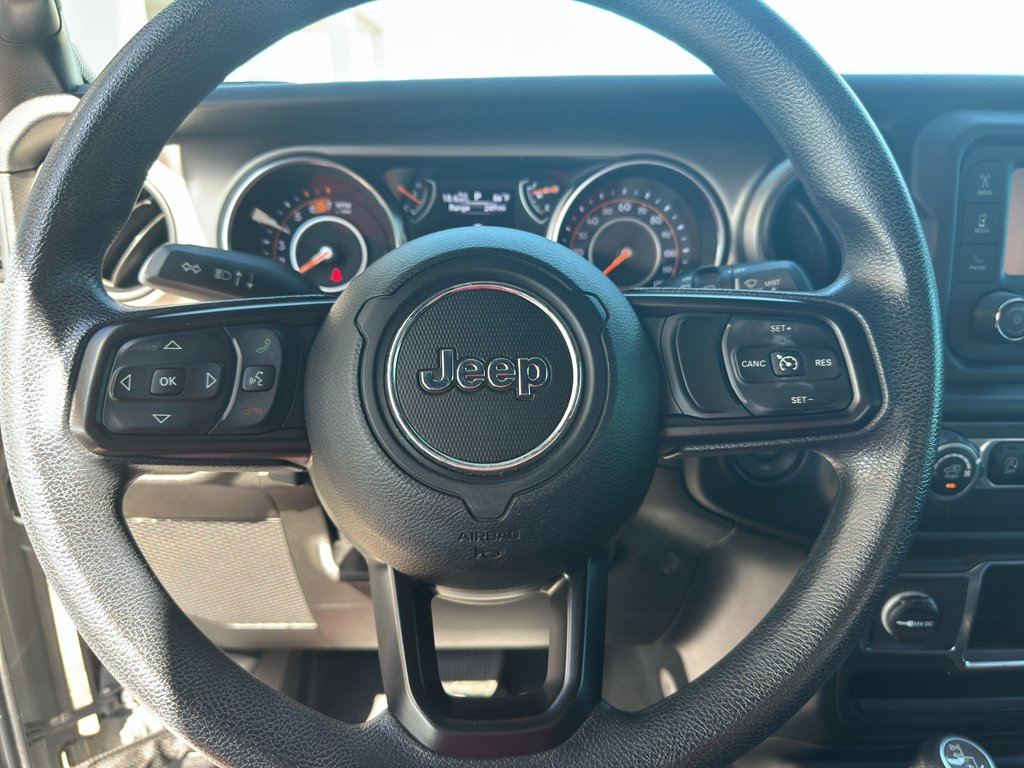 Used 2018 Sting-Gray Clearcoat Jeep Sport image 12
