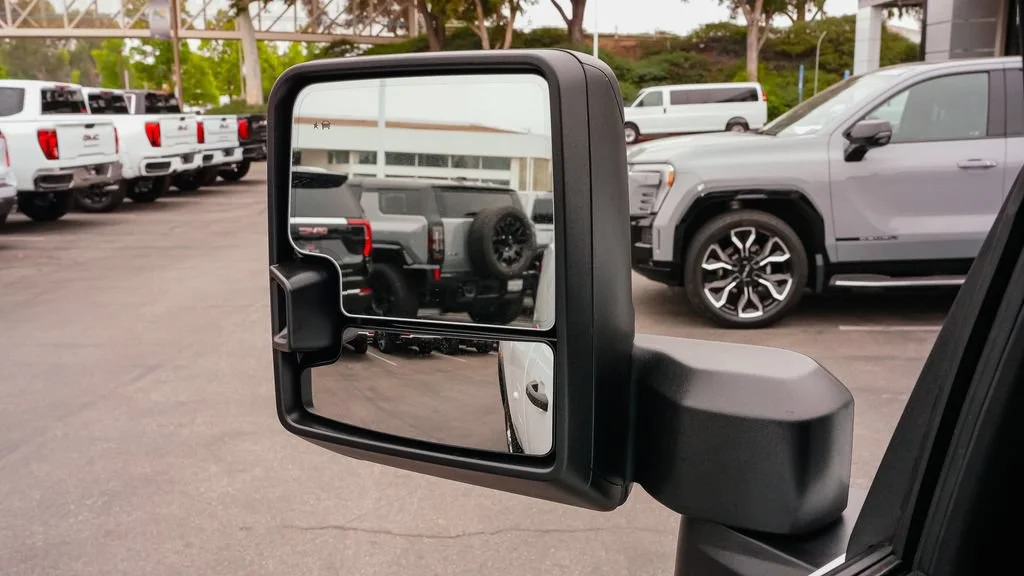 New 2026 Summit White GMC Pro image 32