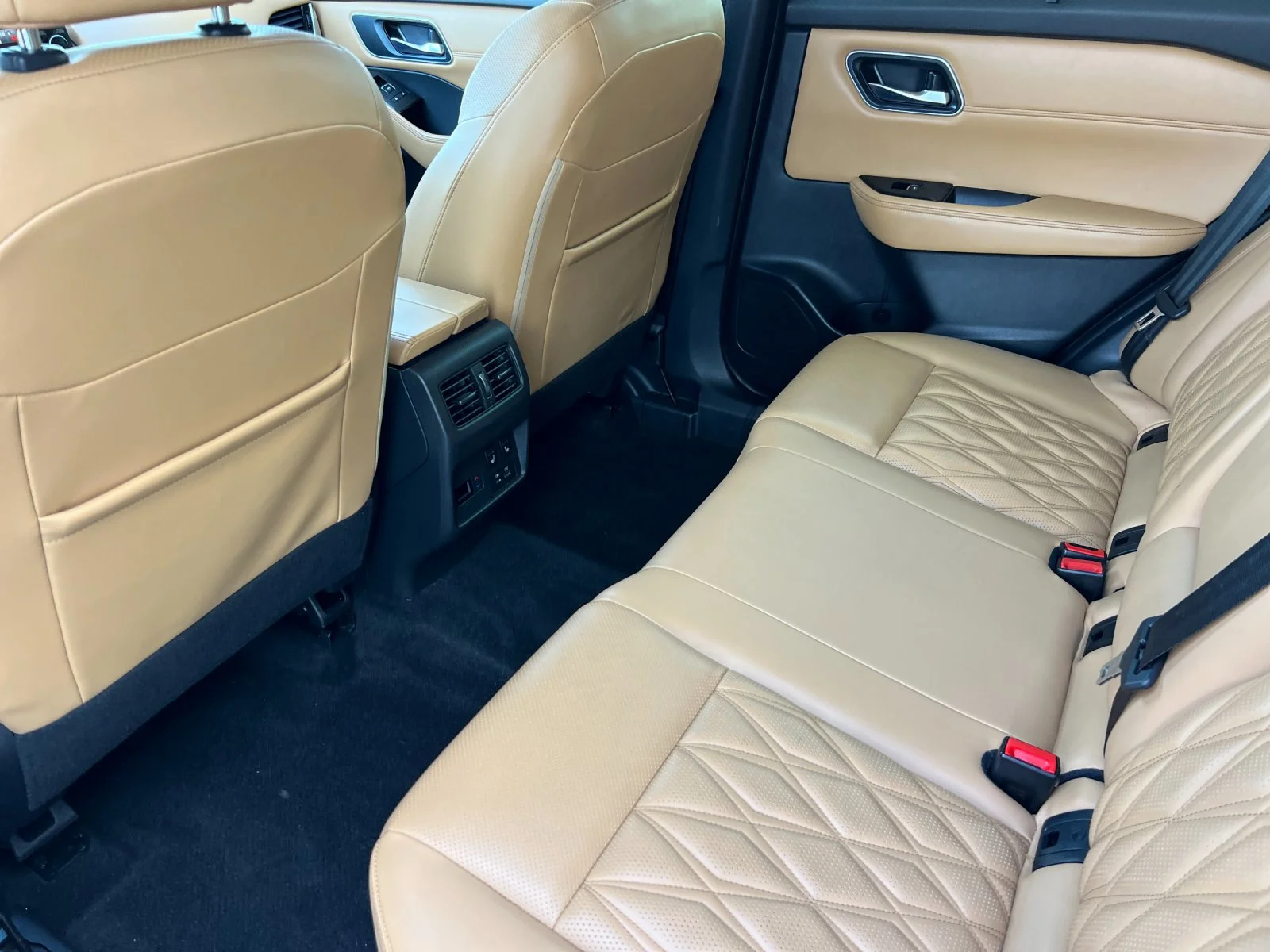 Used 2023 Pearl White Tricoat Nissan Platinum image 11