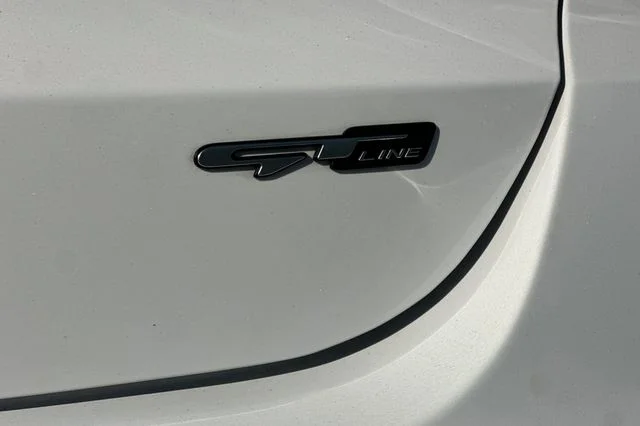Used 2022 White Kia GT-Line image 28