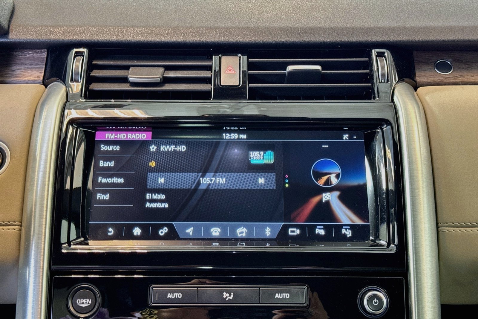 Used 2019 Santorini Black Metallic Land Rover HSE image 15