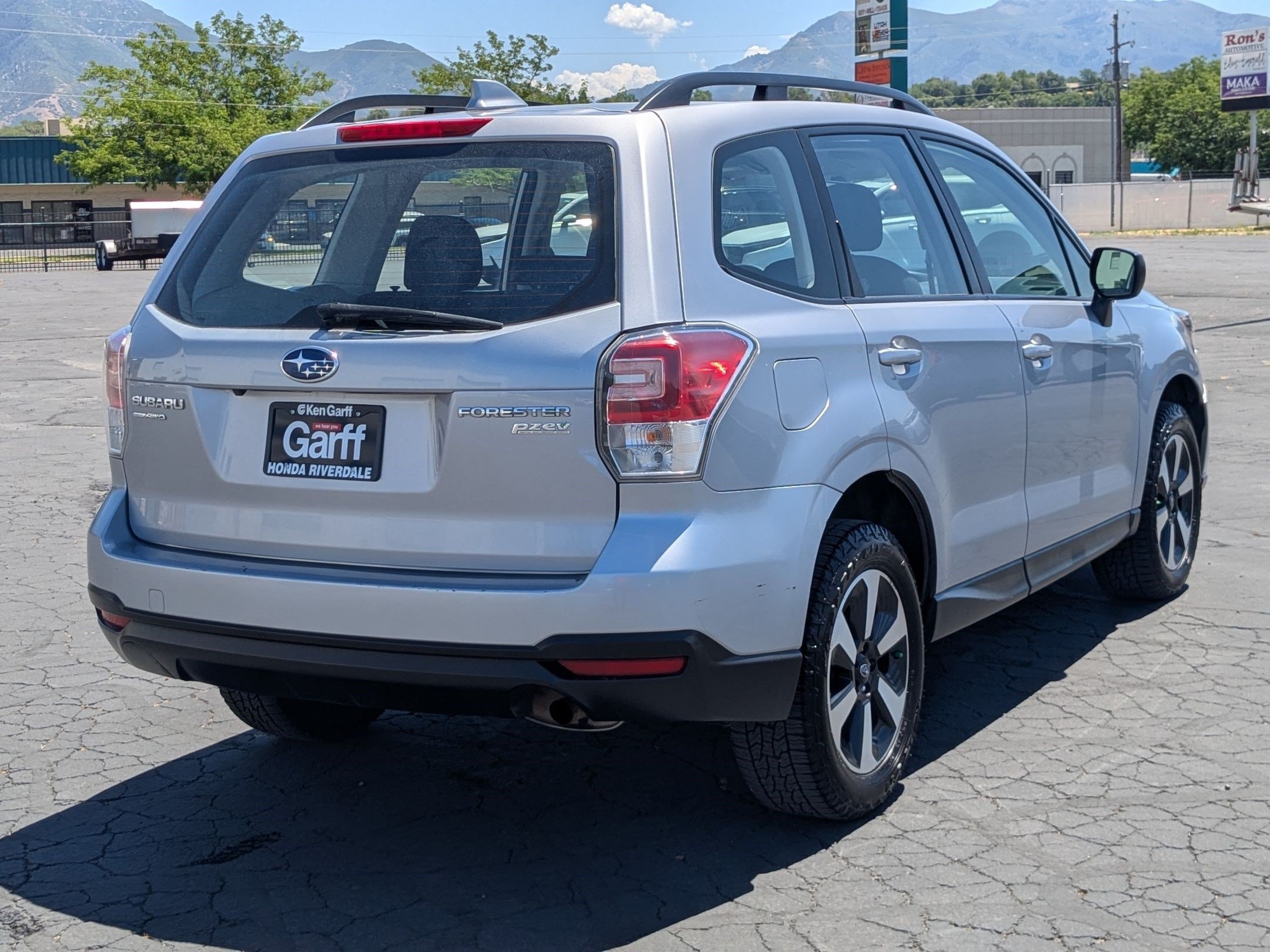 Used 2017 Ice Silver Metallic Subaru  image 3