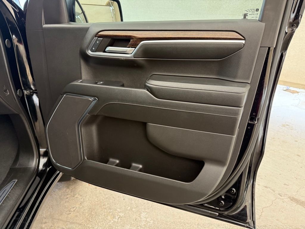 Used 2024 Onyx Black GMC Elevation image 14