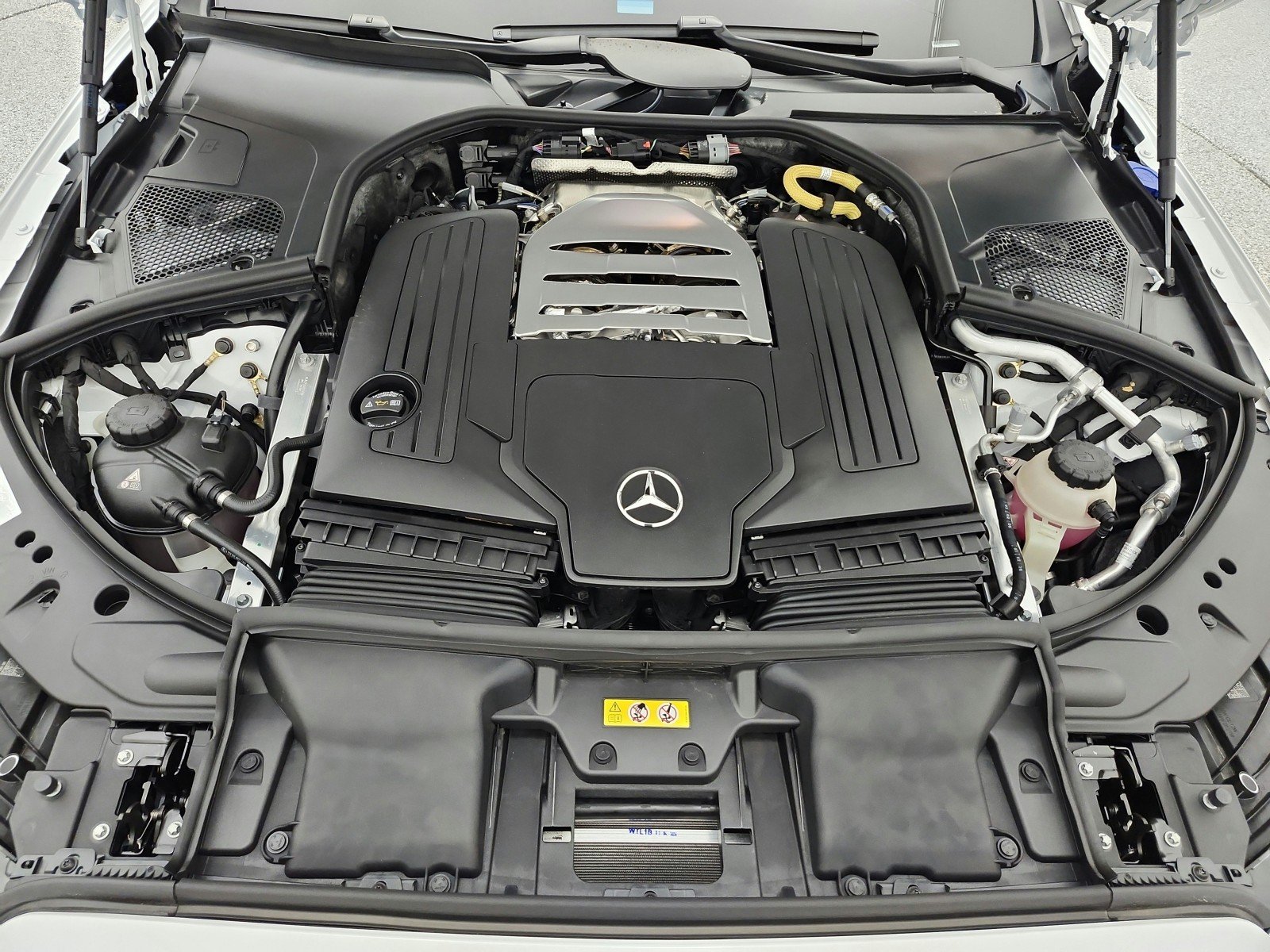 New 2027 MANUFAKTUR Moonlight White Metallic Mercedes-Benz S 580 4MATIC® Sedan image 12