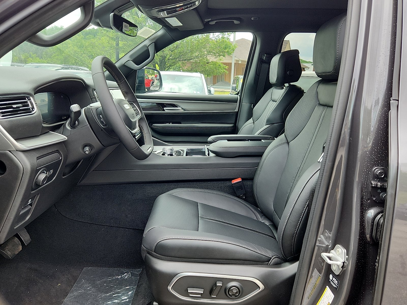 New 2026 Baltic-Gray Metallic Clear-Coat Exterior Paint Jeep Limited Altitude 4x4 image 11